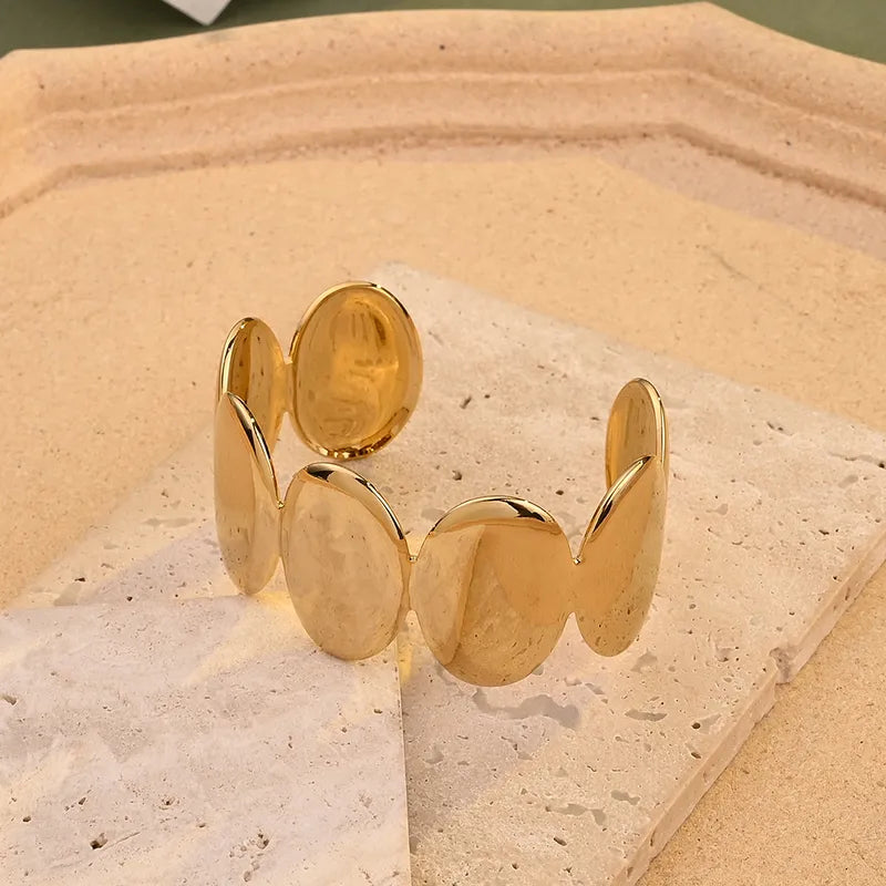 Solare Embrace Bracelet
